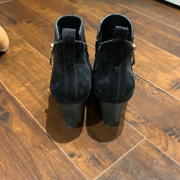 Black booties with gold zipper - Picture 3 of 3